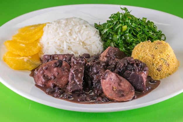 Comida Brasileña Feijoada Plato típico de la cocina brasileña