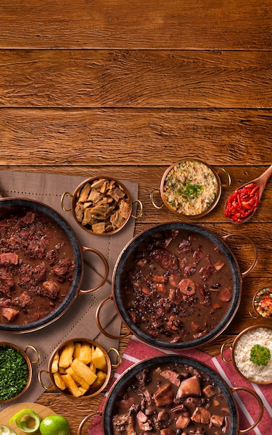 Comida brasileña de feijoada. Vista superior