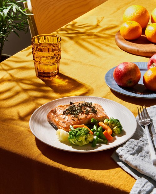 Foto comida brillante con verduras de salmón verano o primavera día soleado o noche concepto vibrante