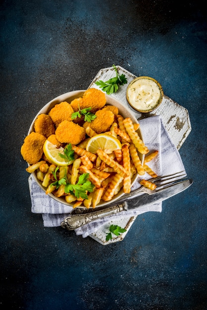 Comida británica, pescado y papas fritas