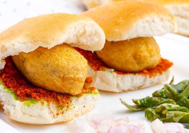 Comida callejera famosa india Vada Pav