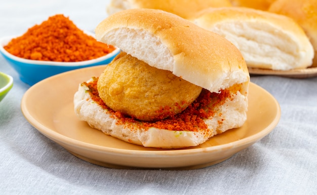 Comida callejera famosa india Vada Pav