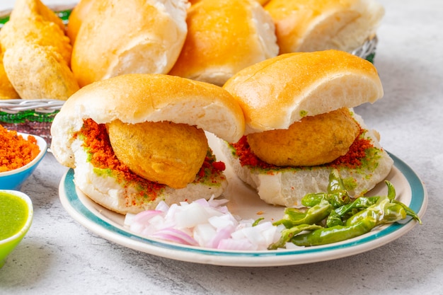 Comida callejera famosa india Vada Pav