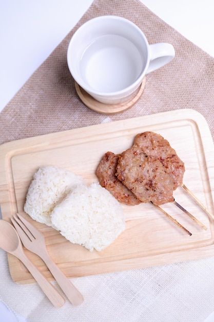 Comida callejera tailandesa Cerdo a la parrilla Arroz pegajoso