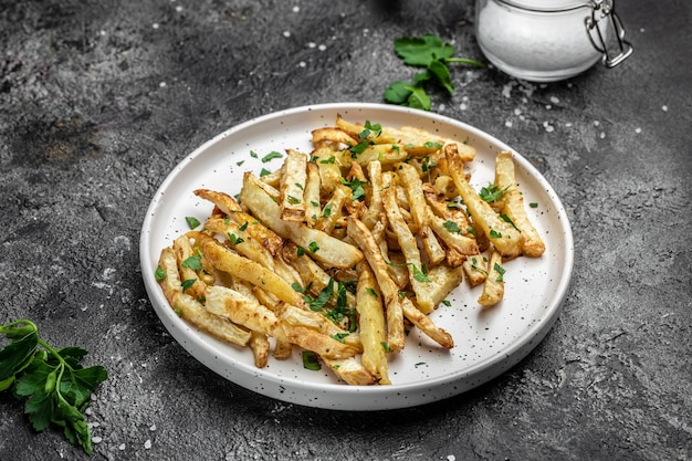 Comida caseira saudável pastinaga assada prato no prato Delicioso café da manhã ou lanche vegetariano Comer limpo dieta conceito de comida vegana vista superior