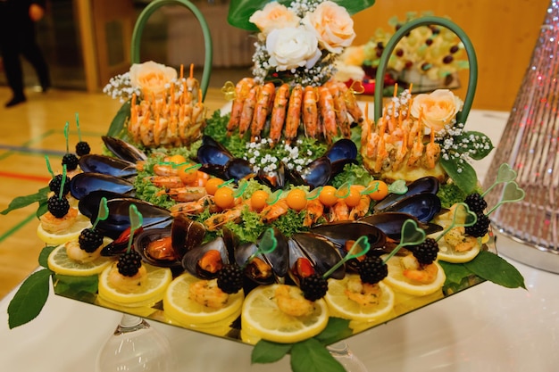 Comida de catering buffet europeo Varios mariscos Concepto de fiesta de celebración Enfoque selectivo