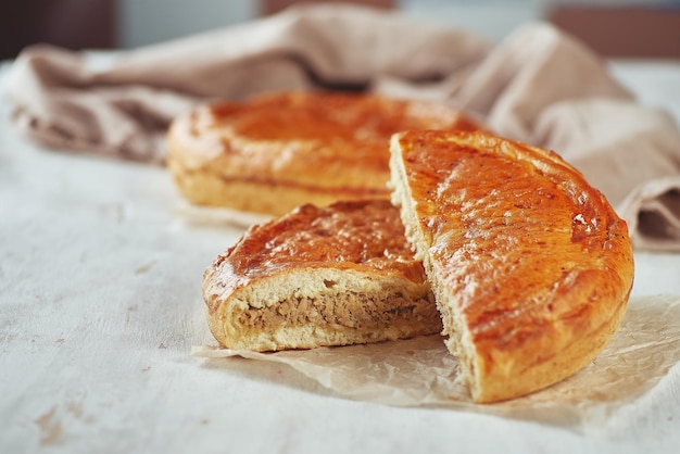 Comida caucasiana tradicional nacional tortas ossétias khachapuri chudu