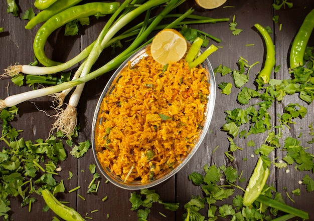 Comida de cocina india Kashmiri Pulao en madera