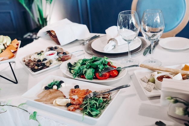 Foto comida comida diferente en la mesa cena o almuerzo