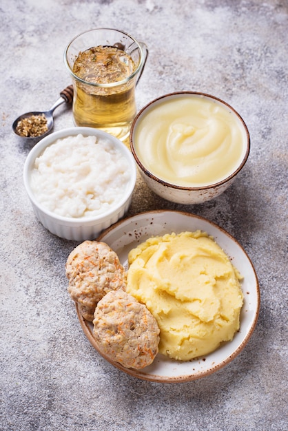 Comida de dieta para o estômago doente