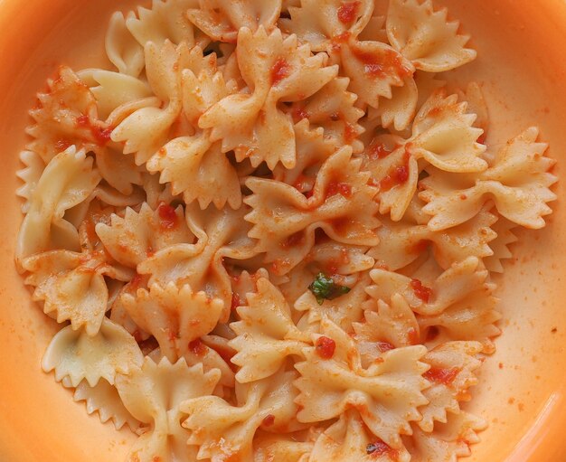 Comida de macarrão farfalle