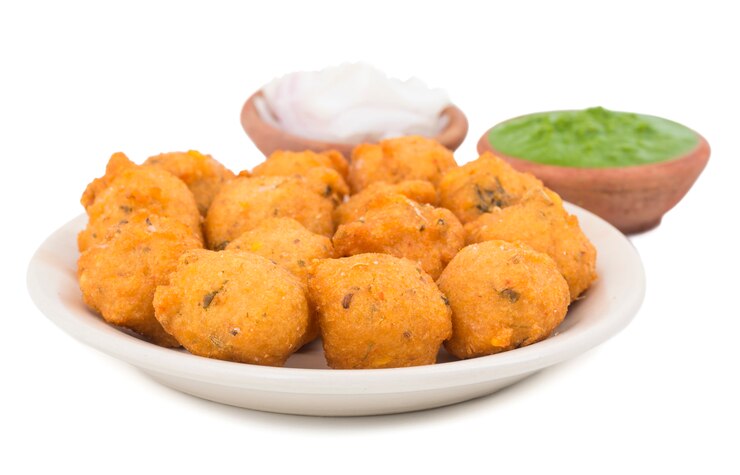 Foto comida de rua picante indiano dal vada em fundo branco