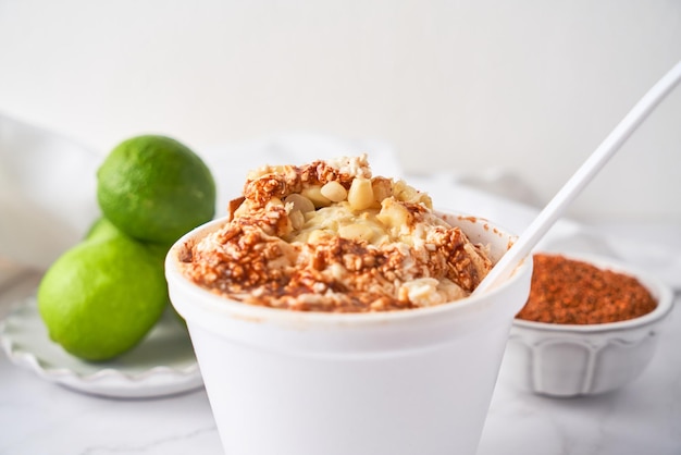 Comida de rua tradicional da salada de milho mexicana esquite do méxico