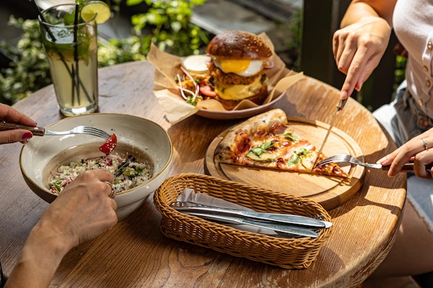 Comida deliciosa no restaurante