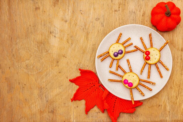 Comida divertida para niños. Arañas comestibles, concepto de Halloween