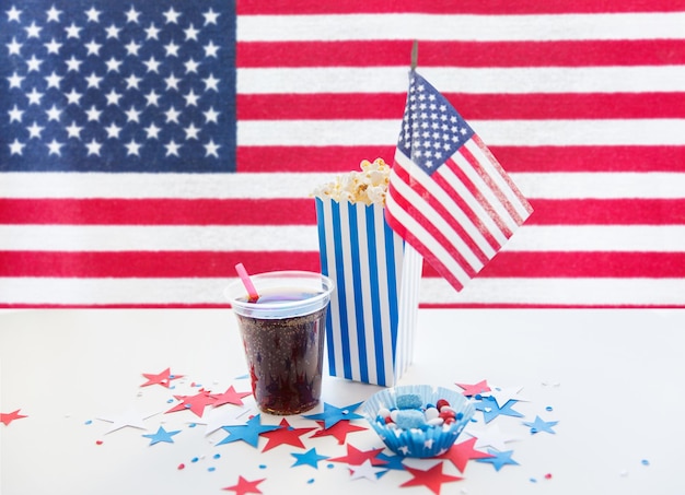 comida e bebida na festa do Dia da Independência Americana