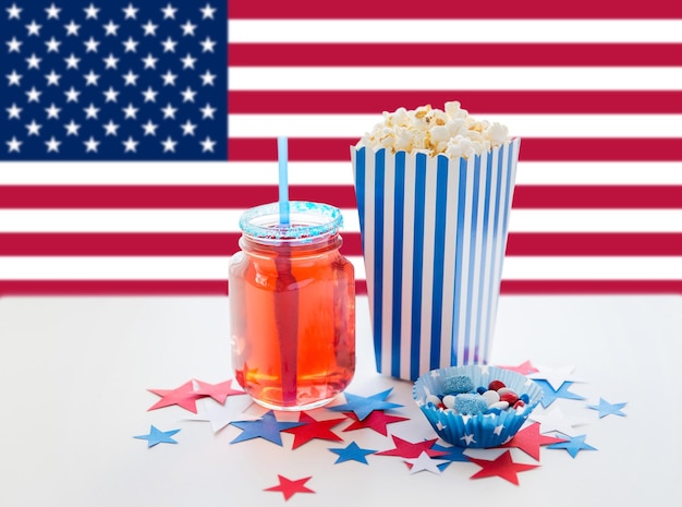 comida e bebida na festa do Dia da Independência Americana