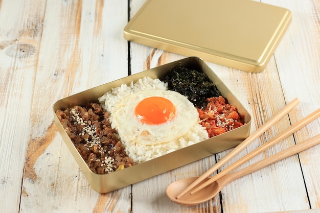 Comida empacada al estilo coreano Dosirak o lonchera coreana
