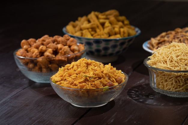 Comida frita e salgada chivada namkeen