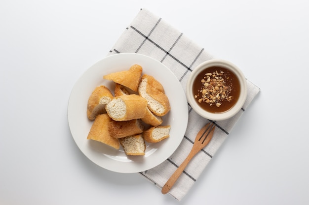 Foto la comida frita con tofu es saludable