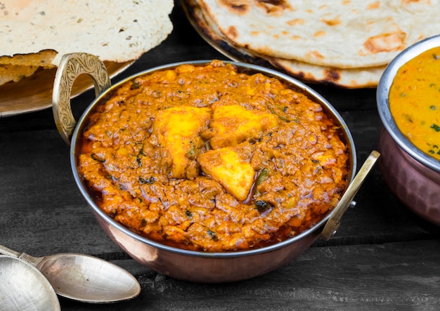 Comida indiana kadai paneer