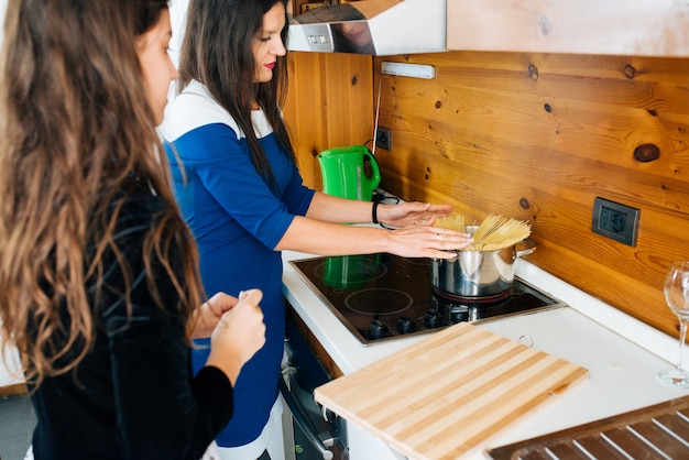 Foto comida italiana en el menú