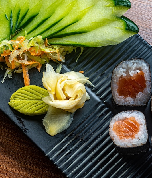 Comida japonesa, Hosomaki con ensalada de pepino y rábano picante