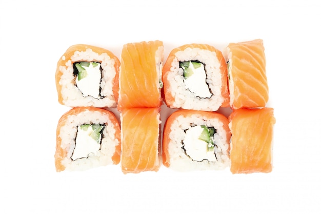 Comida japonesa Rolos de sushi delicioso isolados