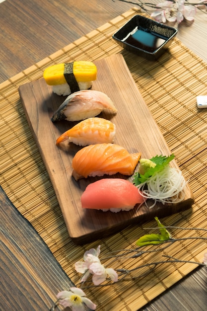 Comida japonesa Sashimi Sushi set