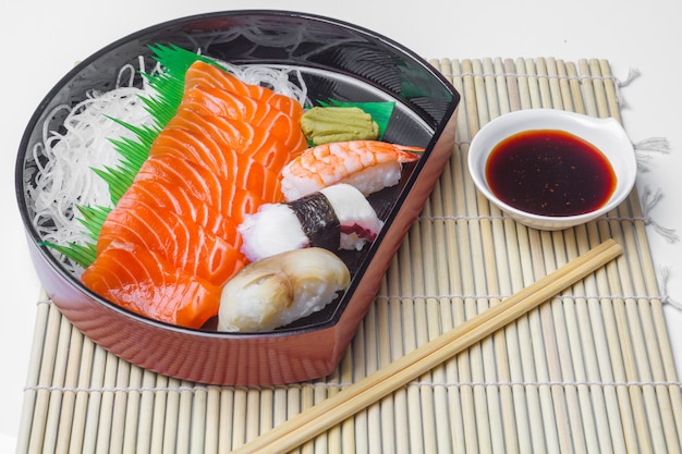 Comida japonesa, sushi salmón