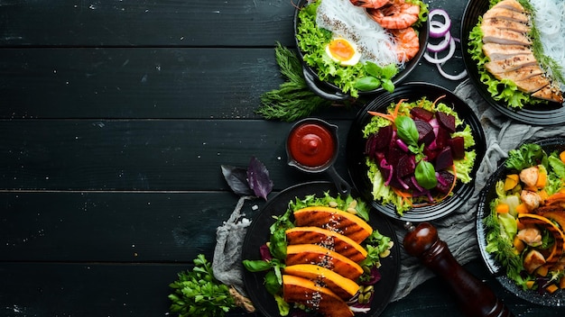 Comida en la mesa Surtido de alimentos de otoño Vista superior Espacio libre para su texto