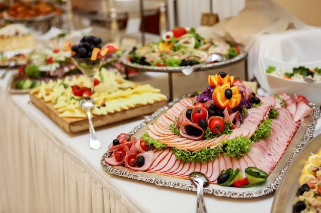 Comida en la mesa