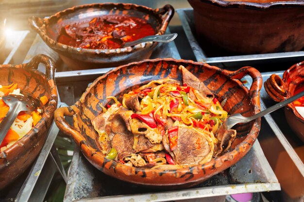 Comida nacional mexicana en un moderno restaurante de coyoacán en méxico