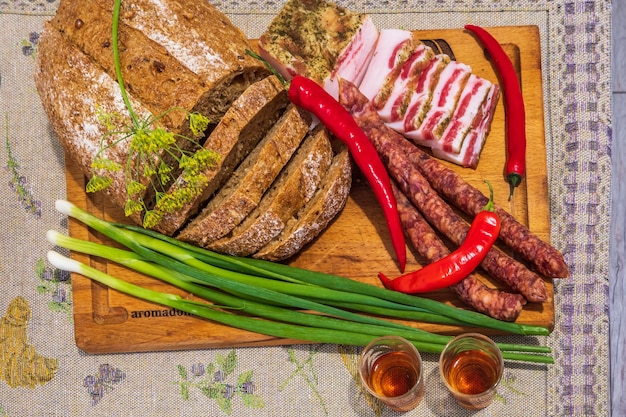 Comida nacional ucraniana en la mesa