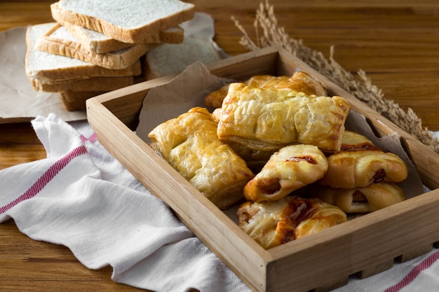 comida de panadería en la mesa