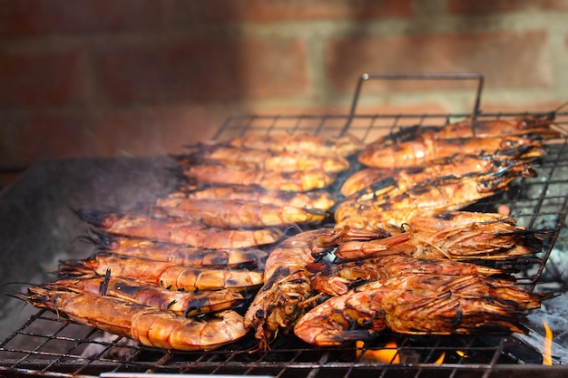 Comida a la parrilla delicias de mariscos langostinos