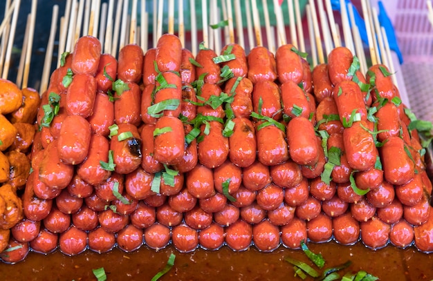 Comida del pincho de la calle en Tailandia.