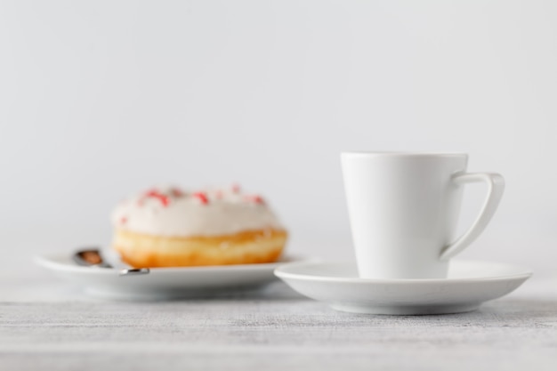 Comida presente para el día de San Valentín. Donut y café