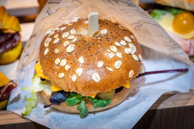 Comida rápida culinária de hambúrguer fresco