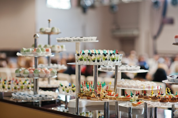 Comida en la recepción de la boda