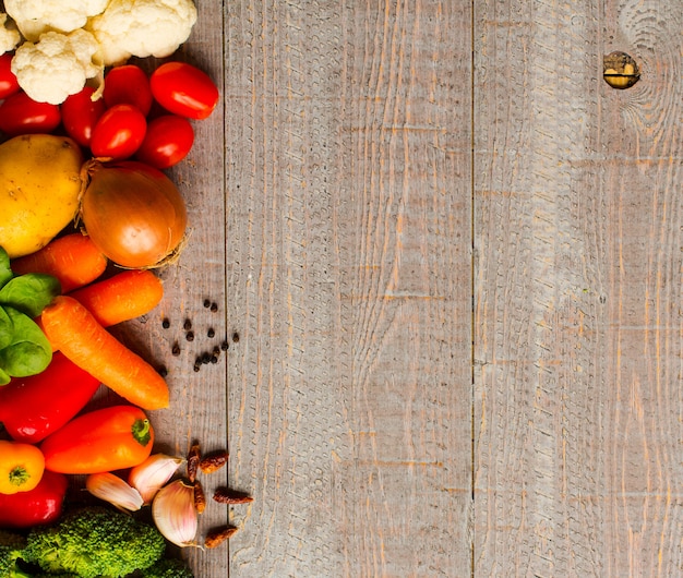 Comida sana y espacio de copia verduras frescas