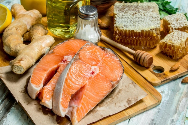 Comida sana Salmón con nueces de miel y verduras