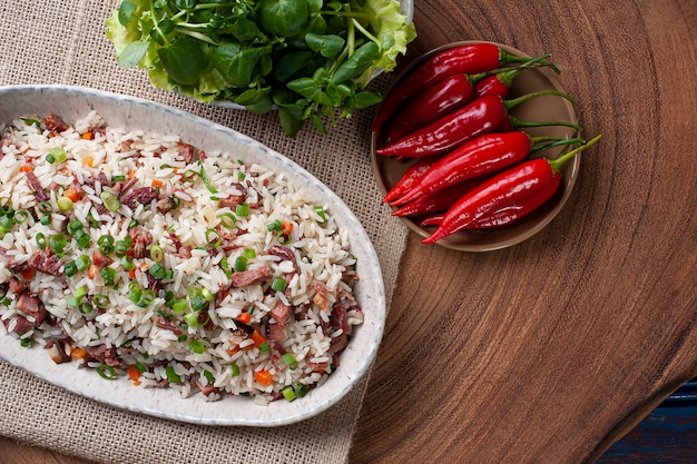 Comida típica do sul do Brasil, feita com arroz, carne-seca, linguiça calabresa, bacon e cenoura