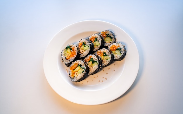 Comida tradicional coreana artesanal kimbap