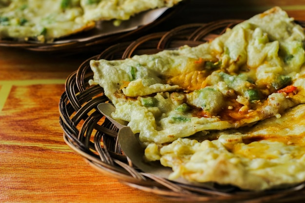 Comida tradicional de Mendoan Banyumas Também conhecido como tempeh frito