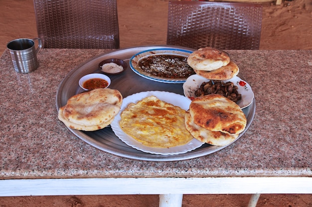 La comida tradicional en el desierto del Sahara de Sudán