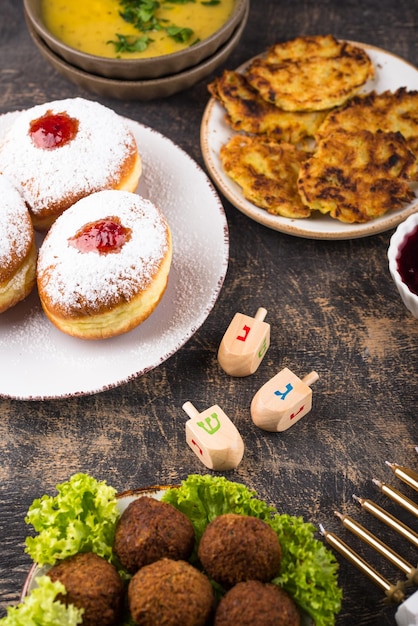 Comida tradicional judía de la festividad de Hanukkah