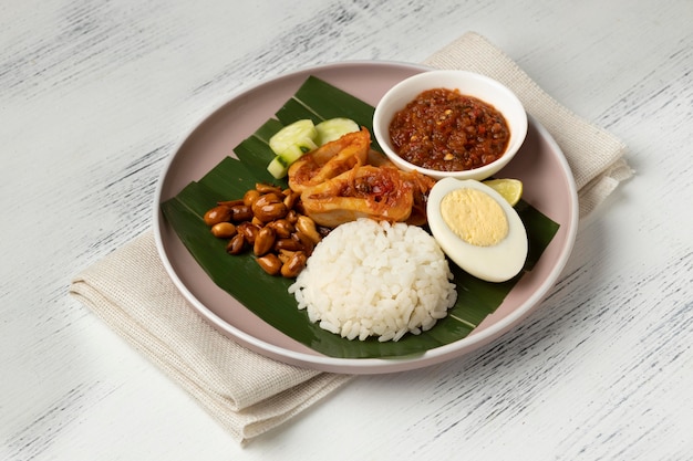 Foto comida tradicional nasi lemak