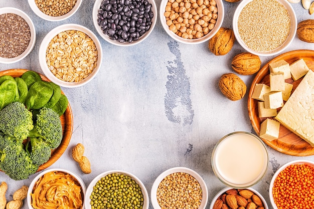 Comida vegana de dieta saludable, fuentes de proteínas vegetales. Vista superior.