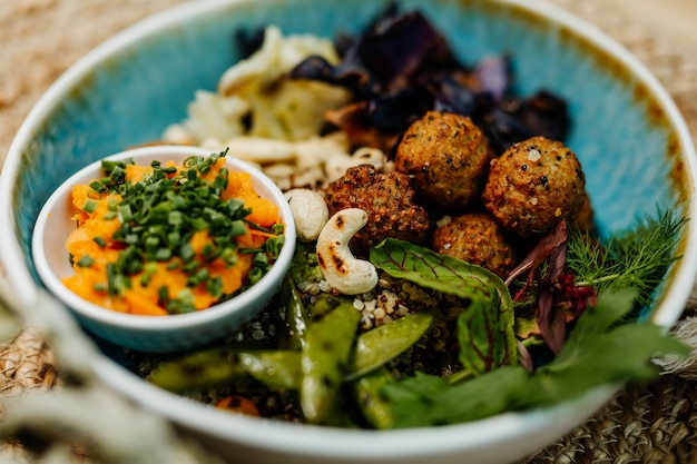 Comida vegetariana saudável para uma dieta balanceada rica em vitaminas